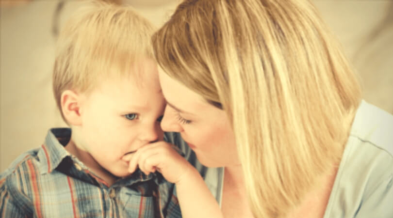 Mãe conversando com o filho