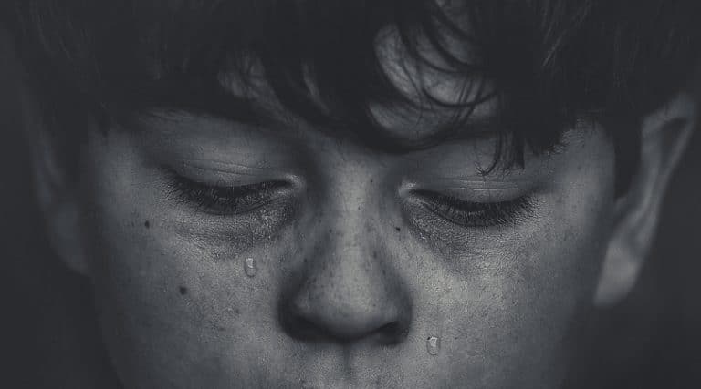menino chorando